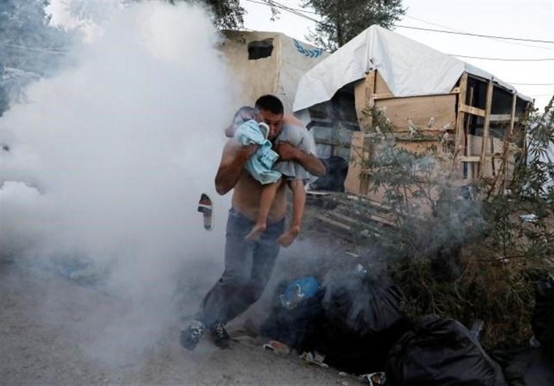 درگیری پلیس با پناهندگان بعد از وقوع آتش سوزی در اردوگاه موریای یونان