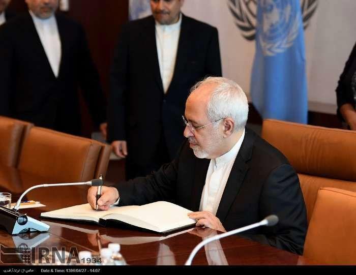 خبرنگاران ظریف: جامعه جهانی به تحریم های غیرانسانی آمریکا خبرنگاران ظریف: جامعه جهانی به تحریم های غیرانسانی آمریکا علیه ایران توجه نکند