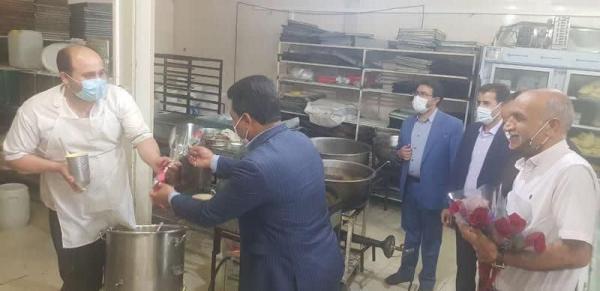 خبرنگاران کارگران واحدهای تولیدی مهریز تجلیل شدند خبرنگاران کارگران واحدهای تولیدی مهریز تجلیل شدند