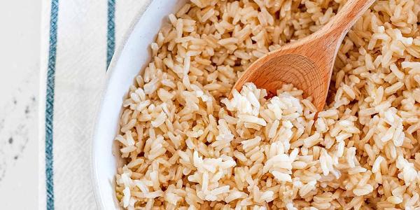 طرز تهیه برنج قهوه ای خوشمزه و دم کشیده به ساده ترین روش در خانه