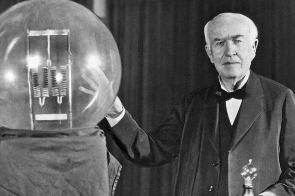 آیا واقعا ادیسون مخترع لامپ بود؟